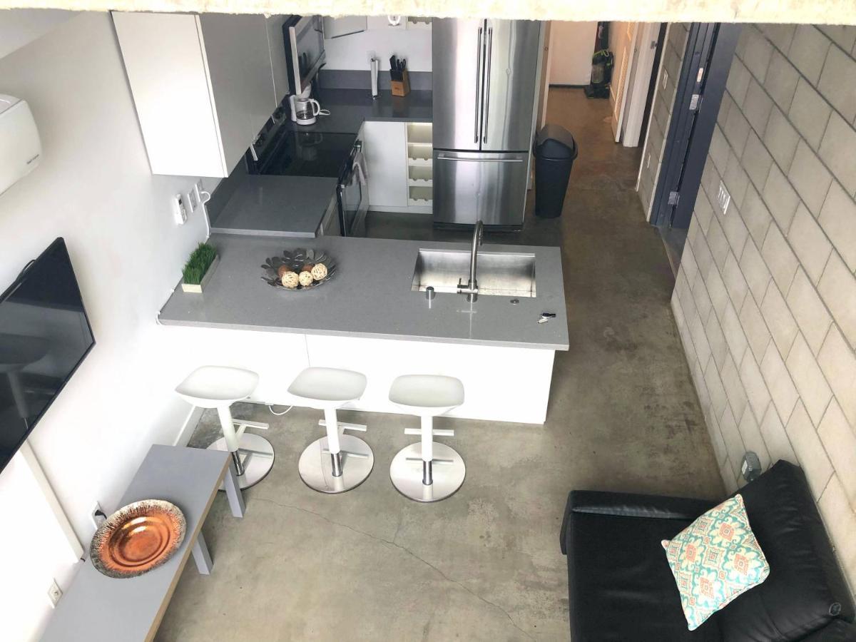 Modern 2 Bdrm W/parking In The Heart Of Hillcrest Apartamento *